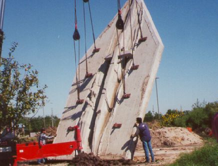 hands-2.jpg (30386 bytes)